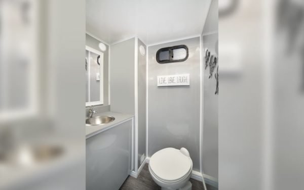 small restroom trailers